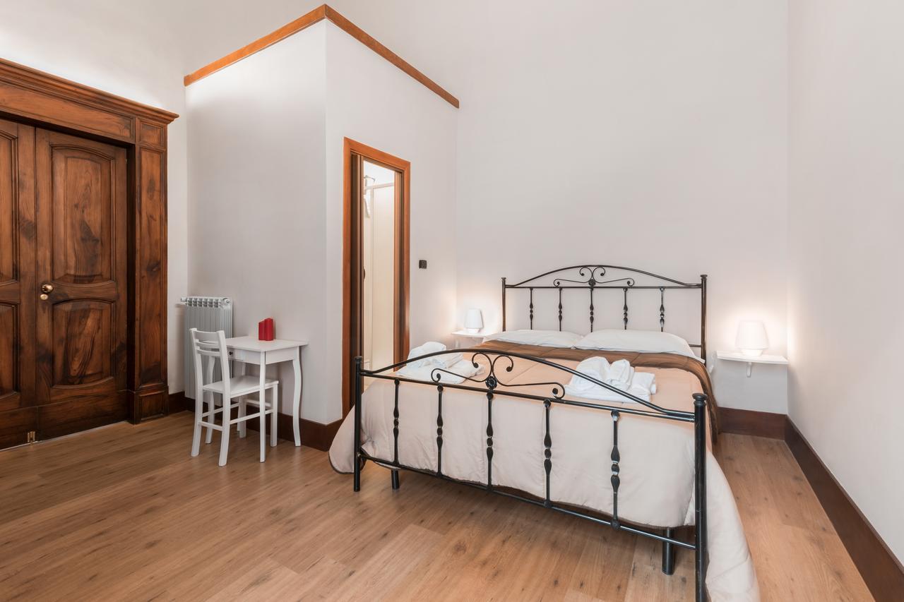 Opera Home Napels Buitenkant foto