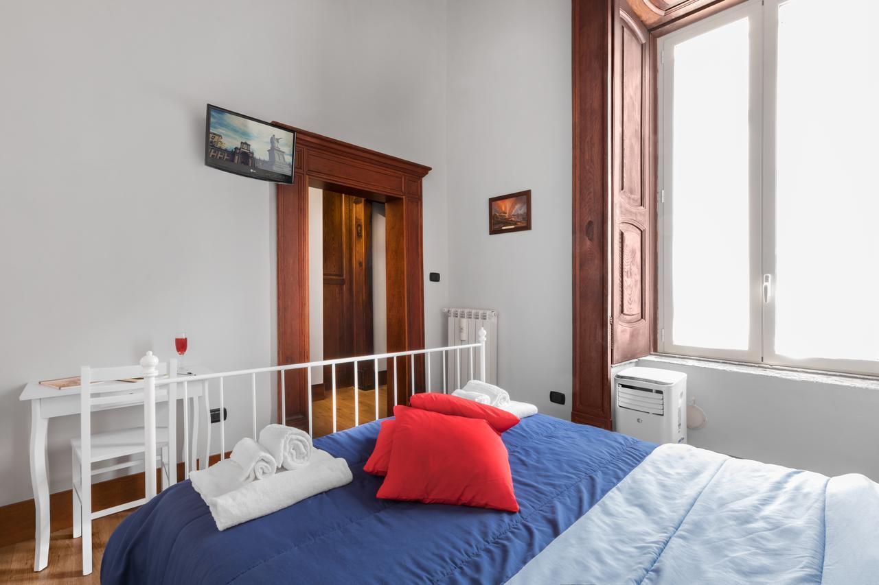 Opera Home Napels Buitenkant foto