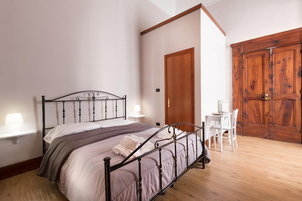 Opera Home Napels Buitenkant foto