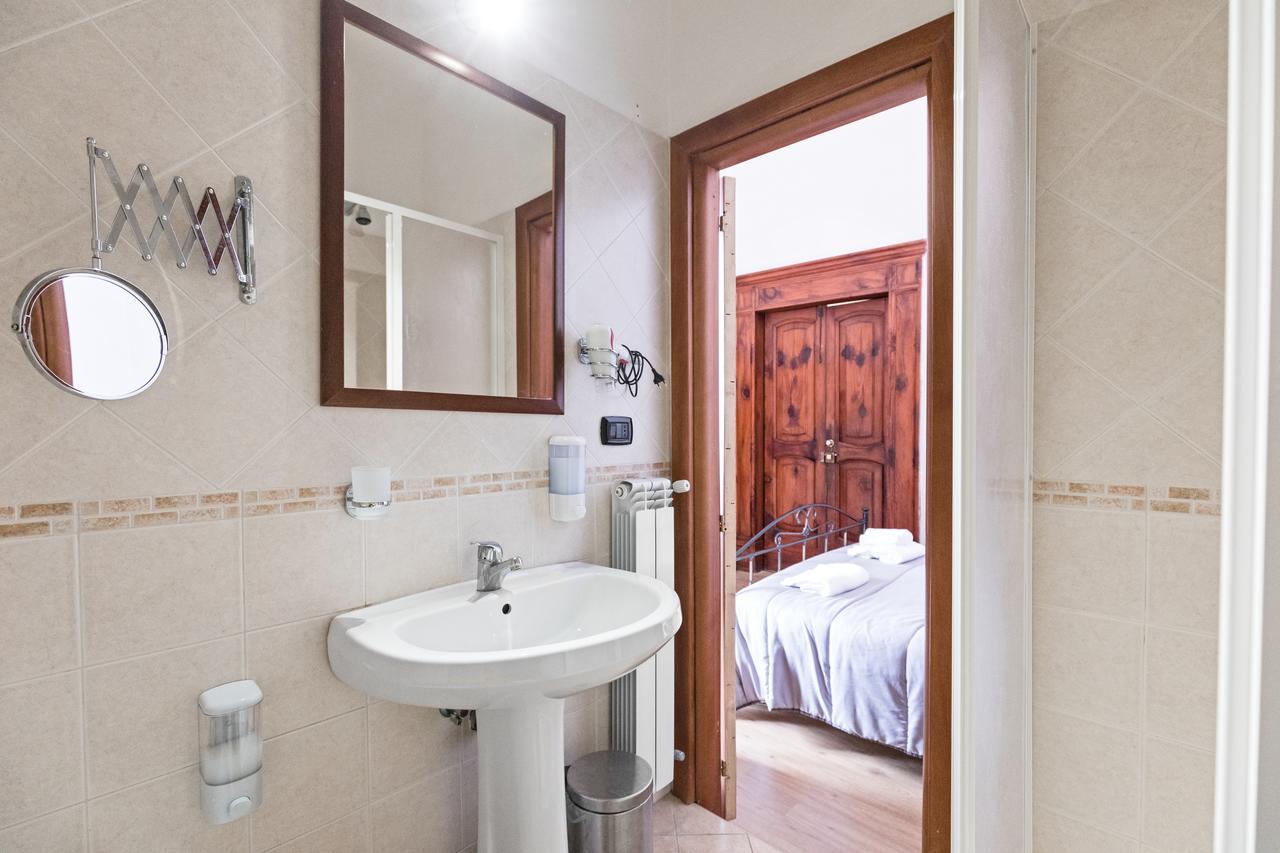 Opera Home Napels Buitenkant foto