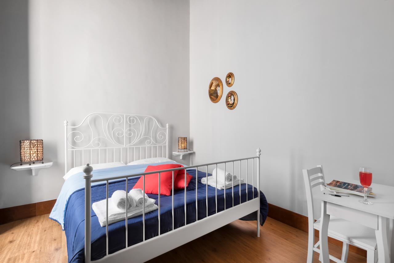 Opera Home Napels Buitenkant foto