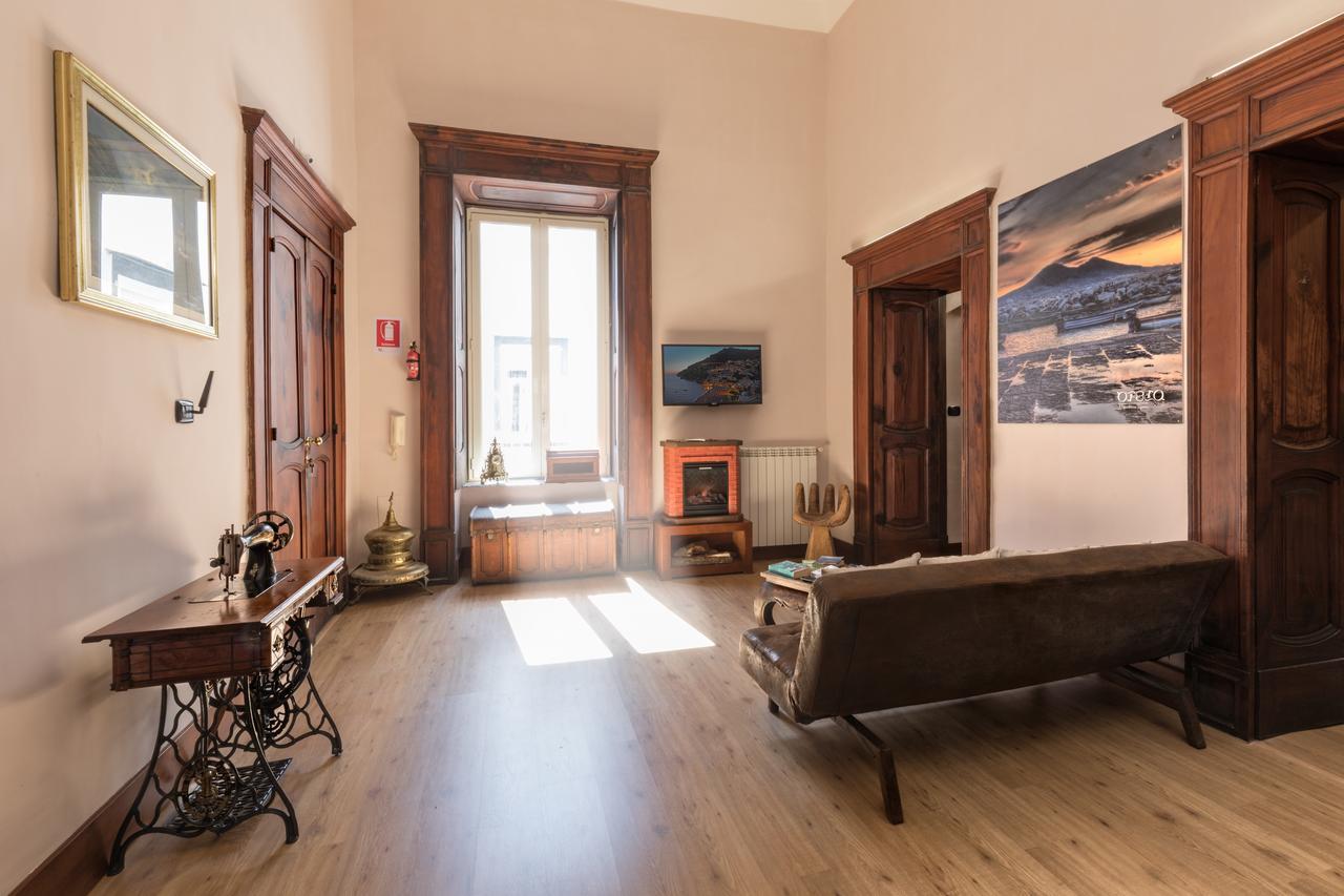Opera Home Napels Buitenkant foto